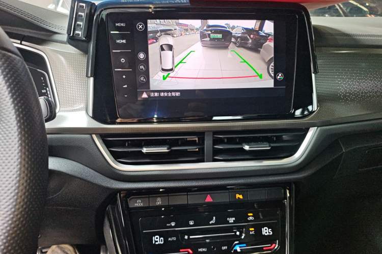 Used Volkswagen T-ROC 2023 300TSI DSG Two-Wheel-Drive Chen Guang Edition
