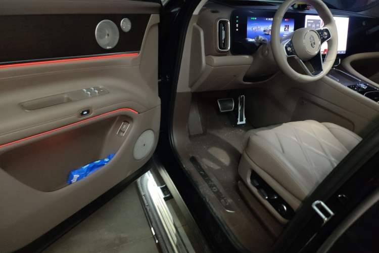 Used Hima AITO M9 2025 Extended-Range Ultra Version 52 kWh 6-Seater