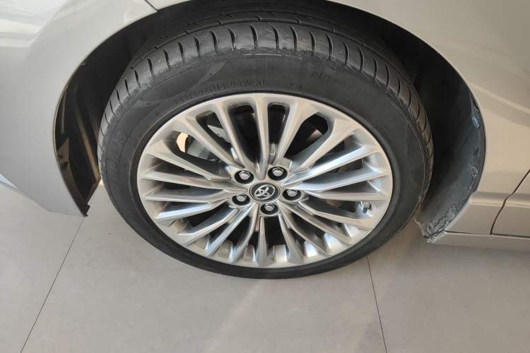 Used Toyota Avalon 2019 Dual-Engine 2.5L XLE Prestige Version China VI Standard