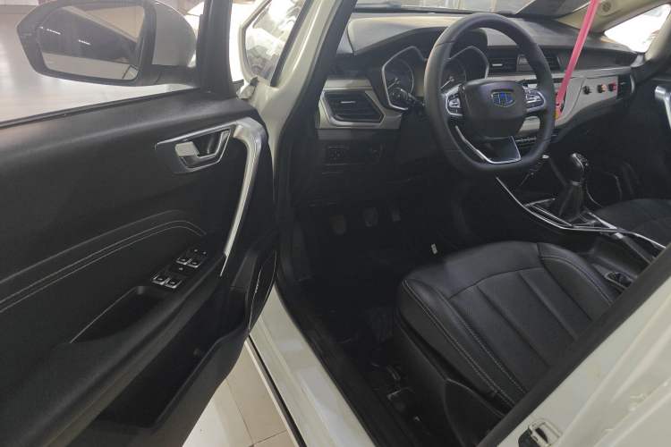 Used Geely Auto Vision X3 2019 Upgraded Model 1.5L Manual Elite Version