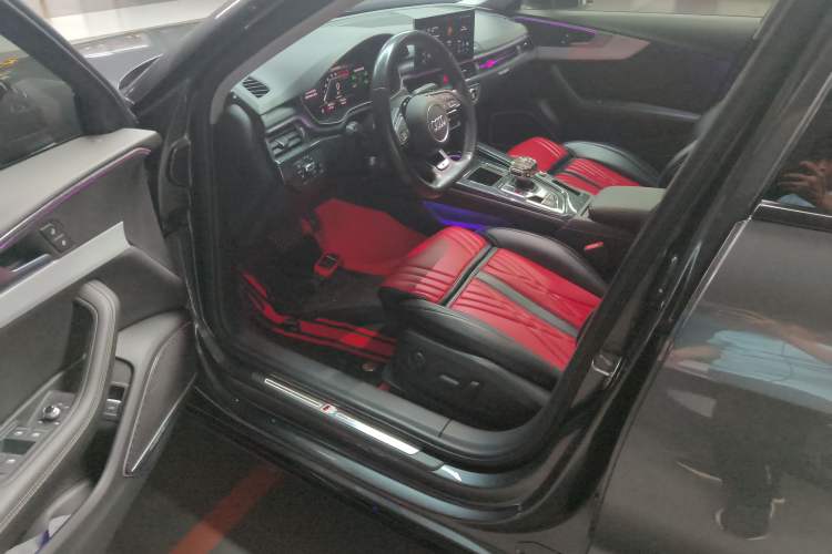 Used Audi A4L 2022 40 TFSI Luxury Dynamic Model
