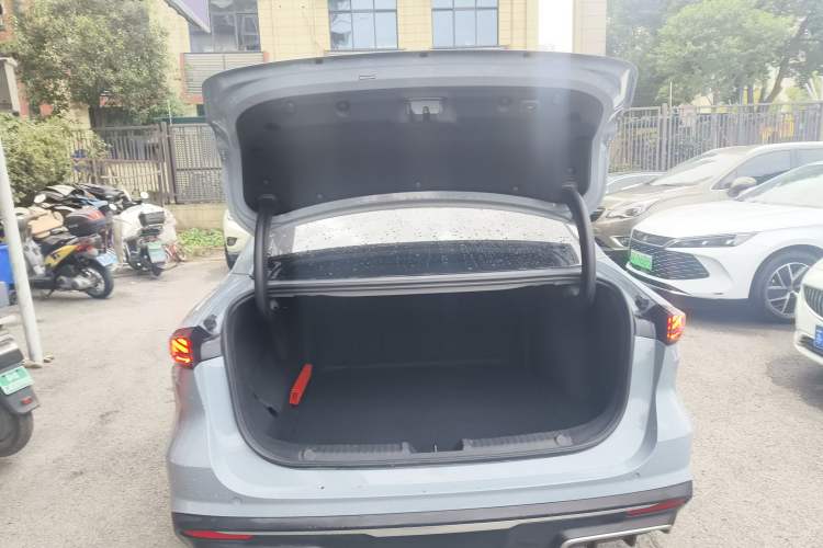 Used  L6 2024 125km Creative Edition