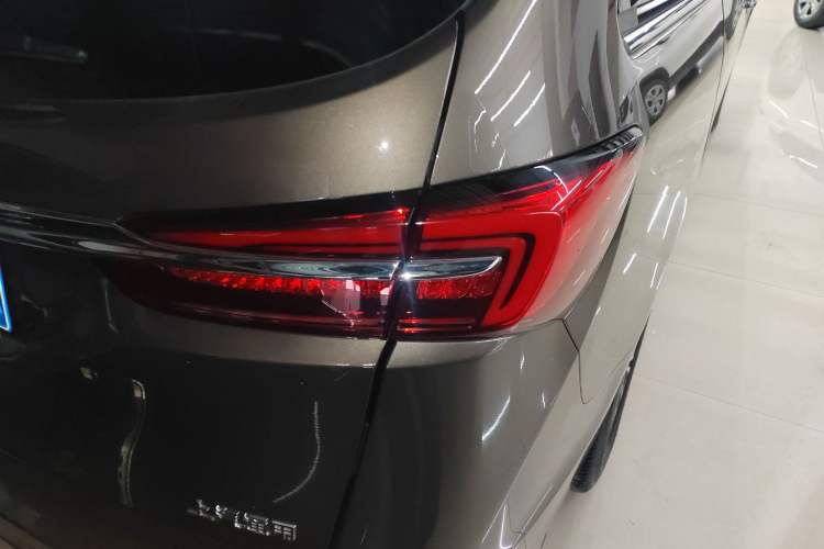 Used Buick GL8 2023 Facelifted Land Cruiser Executive Luxury Version