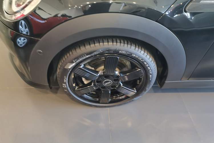 Used  MINI 2023 Updated 1.5T COOPER Artist Five-Door Edition
