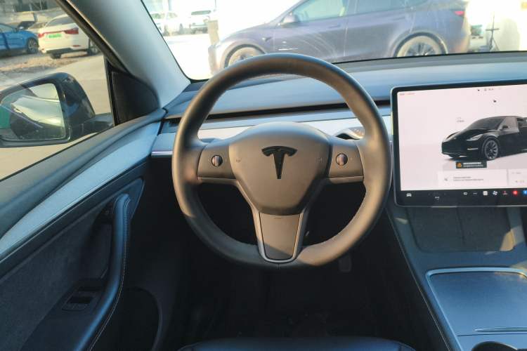 Used Tesla Model Y 2023 Long-Range All-Wheel-Drive Version
