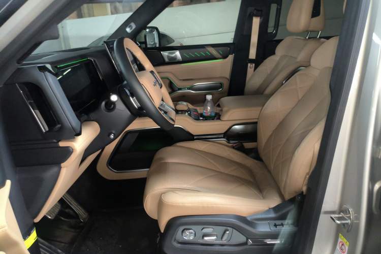 Used  Leopard 8 2025 Smart & Brave Flagship Edition 7 Seats
