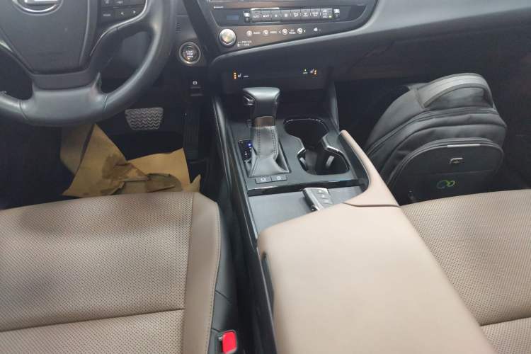 Used Lexus ES 2022 200 Excellence Edition
