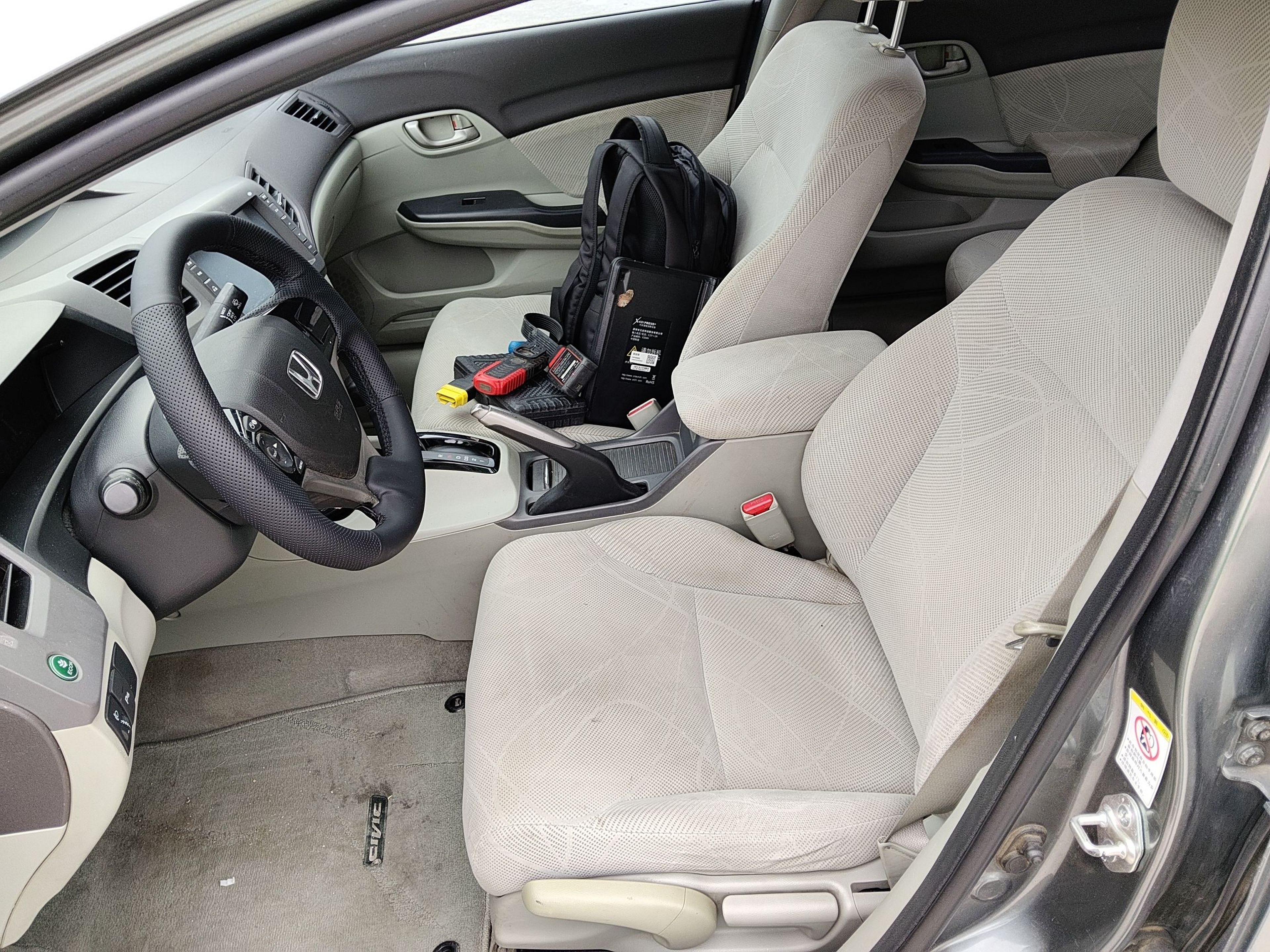 Переднее сиденье в автомобиле