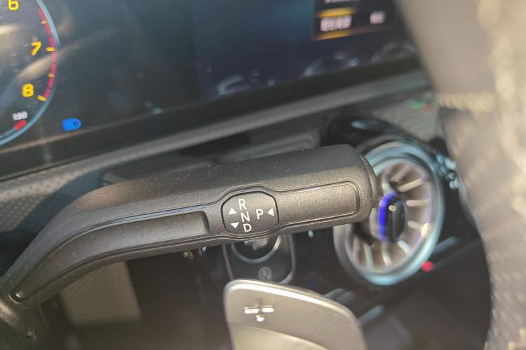 Used Mercedes-Benz A-Class 2022 Revised Version A 200 L Sport Sedan Fashionable Style
