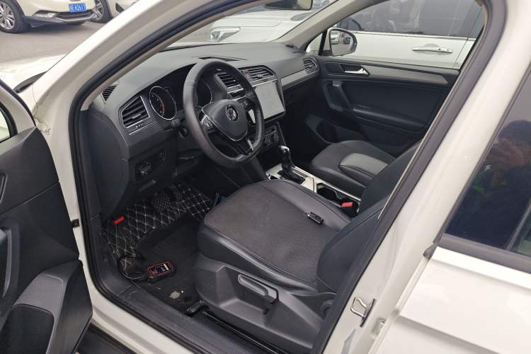 Used Volkswagen Tiguan L 2018 Revised Version 330TSI Automatic Two-Wheel Drive Trendy Edition
