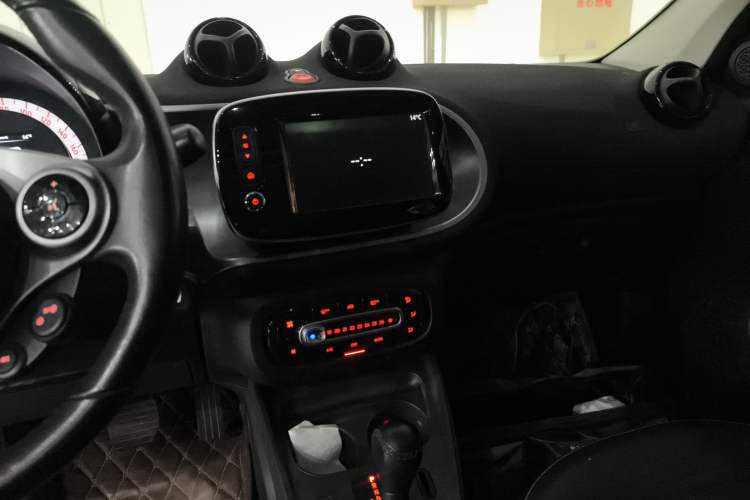 Used  forfour 2016 0.9T 66 kW Pioneer Edition