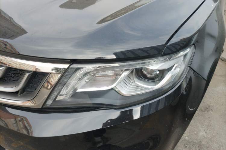 Used Geely Auto Emgrand X7 Sport 2018 1.8TD Automatic Two-Wheel Drive Smart Connect 4G Internet Edition