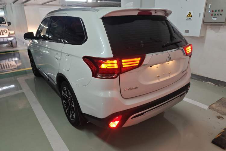 Used Mitsubishi Outlander 2019 2.0L Two-Wheel Drive Comfort Edition 5 Seats China V Standard