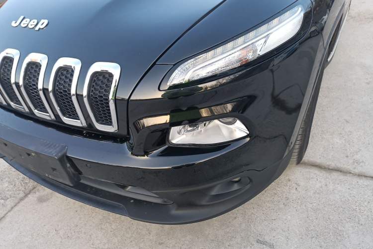 Used  Cherokee 2016 2.4L Leading Smart Version