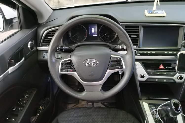 Used Hyundai Elantra 2016 1.6L Automatic ZhiXuan · Luxury Version
