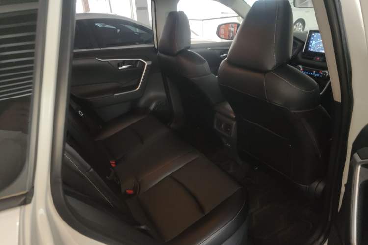 Used Toyota RAV4 Rongfang Plug-in Hybrid 2022 2.5L Two-Wheel Drive Elite Pro
