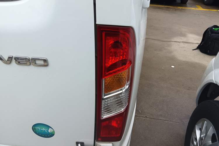 Used SAIC MAXUS Xintu V80 2023 2.0T Manual Classic Aoyuntong Short Wheelbase Ultra-Low Roof 5/6-Seater