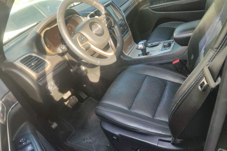 Used  Grand Cherokee 2015 3.0L Comfort Navigation Edition
