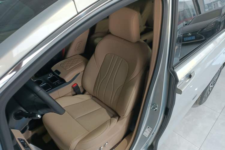 Used Buick GL8 New Energy 2025 Lu Shang Luxury Edition 7-Seater
