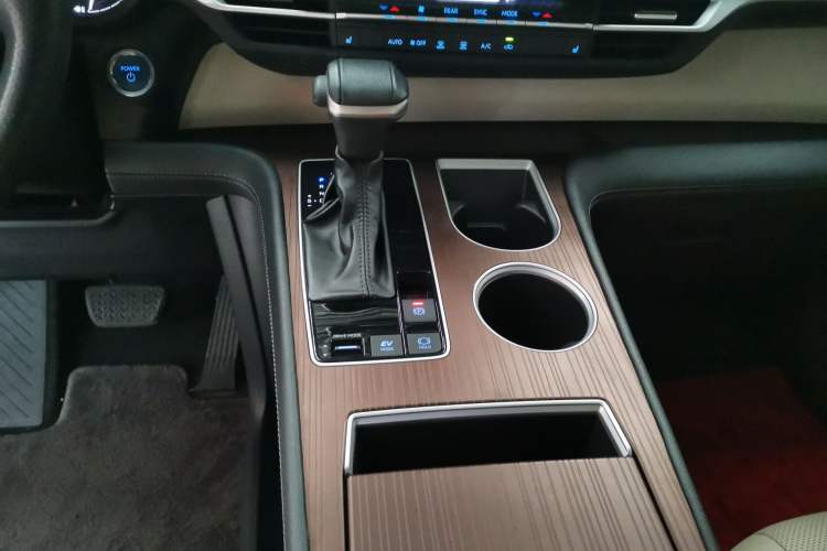 Used Toyota Sienna 2021 2.5L Hybrid Luxury Edition