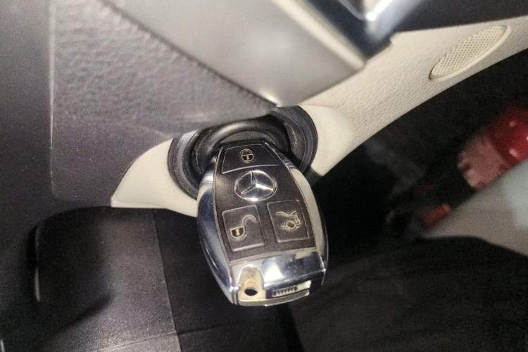 Used Mercedes-Benz C-Class 2011 C 200 Fashion Travel Edition