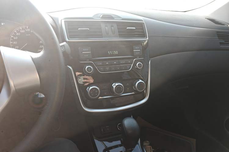 Used Nissan Tiida 2021 1.6L CVT Cool Edition
