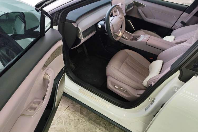 Used ONVO L60 2024 60 kWh Rear-Drive Version