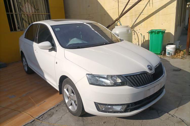 Used Skoda Rapid 2015 1.6L Automatic Smart Selection Model

