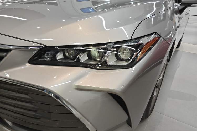 Used Toyota Avalon 2019 Dual-Engine 2.5L Luxury Edition China VI Standard
