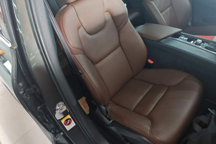 Used Volvo XC60 2021 T5 4x4 Smart Luxury Edition
