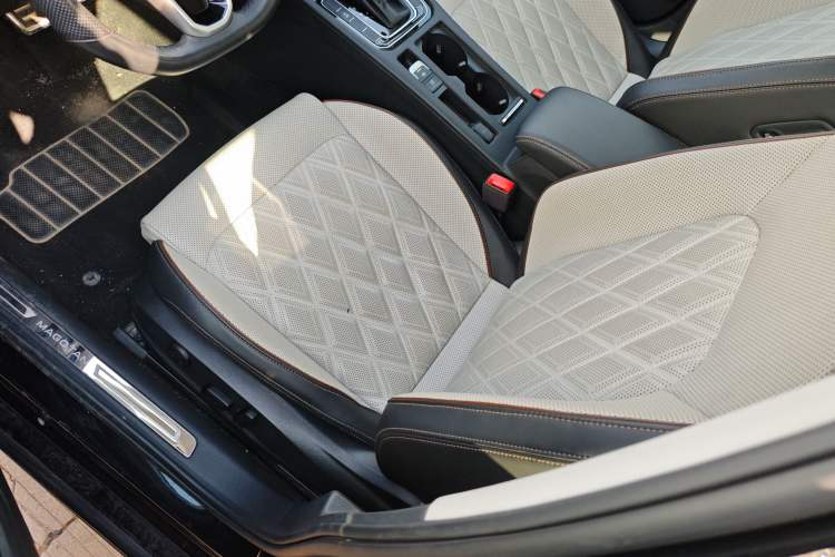 Used Volkswagen Magotan 2023 2 Million Units Commemorative Edition 330TSI DSG Luxury Version
