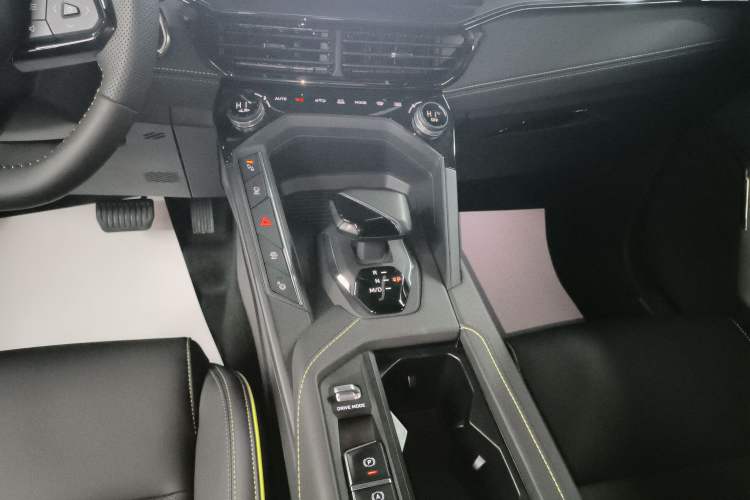 Used Lynk & Co 06 2023 Remix 1.5T Dynamic Halo
