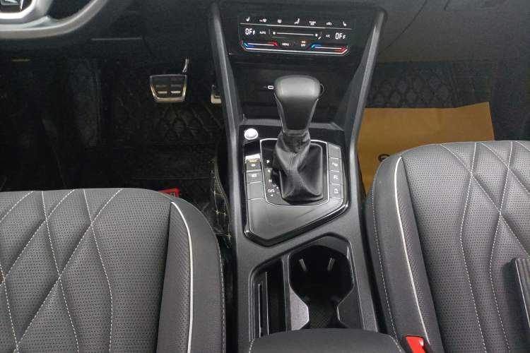 Used Volkswagen Tiguan L 2022 330TSI Automatic Two-Wheel Drive R-Line Enhanced Edition
