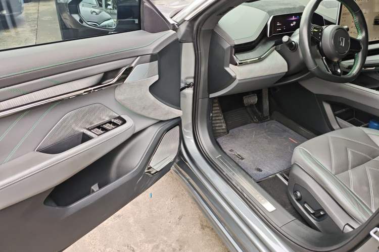 Used Zeekr 001 2023 WE Edition 100 kWh
