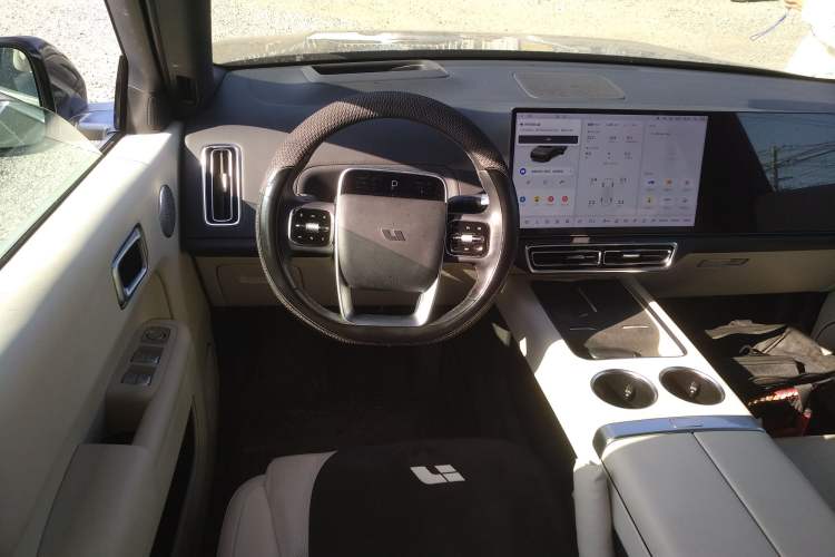 Used Li Auto L8 2023 Pro Model
