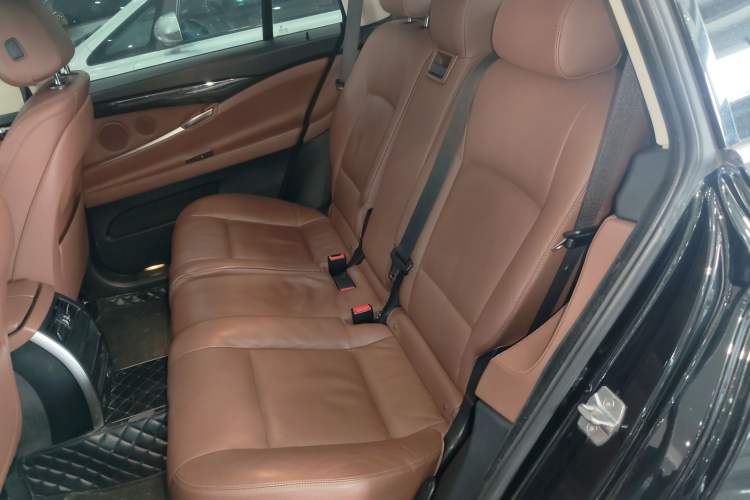 Used BMW 5 Series GT 2017 528i Leading Model
