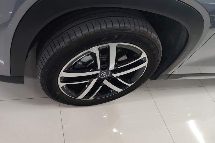 Used BYD Song L DM-i 2024 112 km Leading Edition
