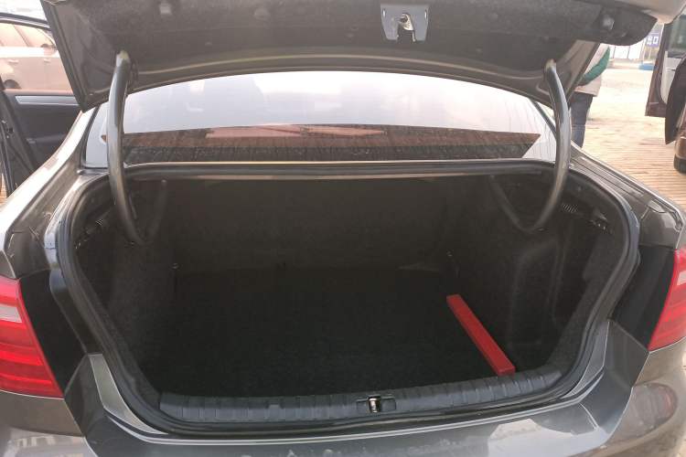 Used Volkswagen Bora 2014 1.6L Automatic Fashion Model
