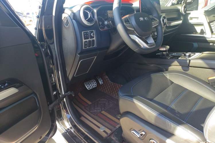 Used  BJ40 2023 2.0T Automatic Four-Wheel Drive Urban Hunter Edition Chivalrous Type
