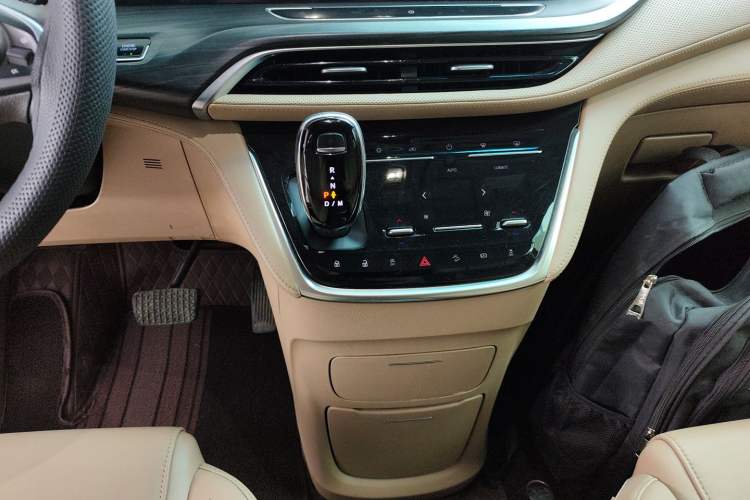 Used Buick GL8 2021 ES Landtrek 653T Luxury Model
