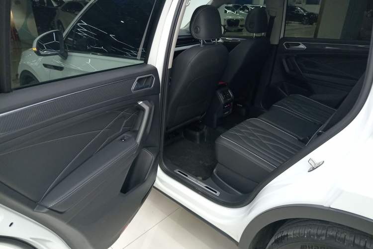 Used Volkswagen Tiguan L 2023 Restyled 330TSI Automatic Two-Wheel Drive R-Line Enhanced Comfort Version
