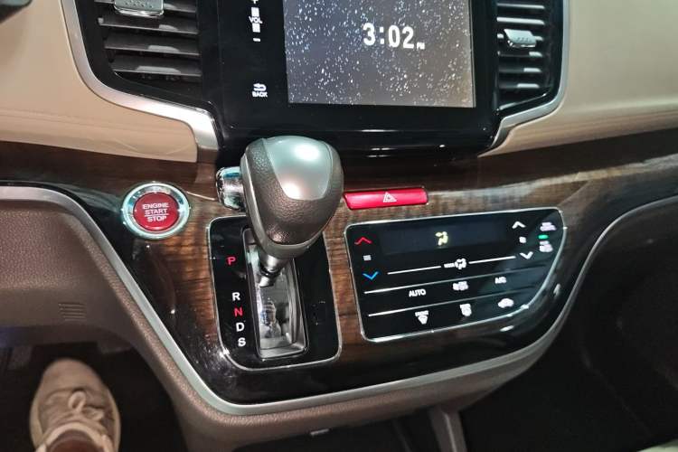 Used Honda Odyssey 2015 Updated Version 2.4L Smart Edition
