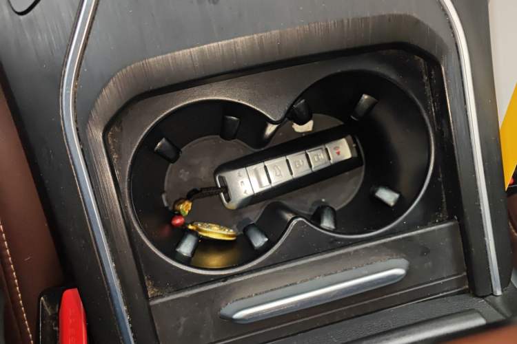 Used Wey VV6 2018 2.0T Two-Wheel-Drive Ultra-Luxury Version China V Standard
