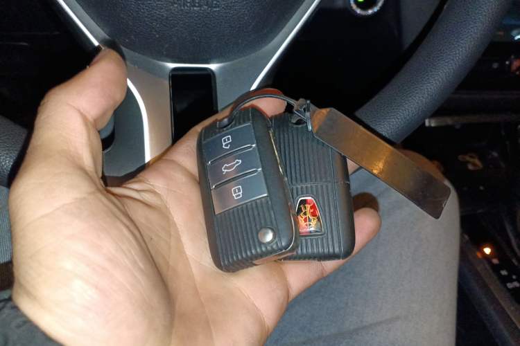 Used Roewe i6 2020 PLUS 1.6L CVT 4G Connected Glory Flagship Edition
