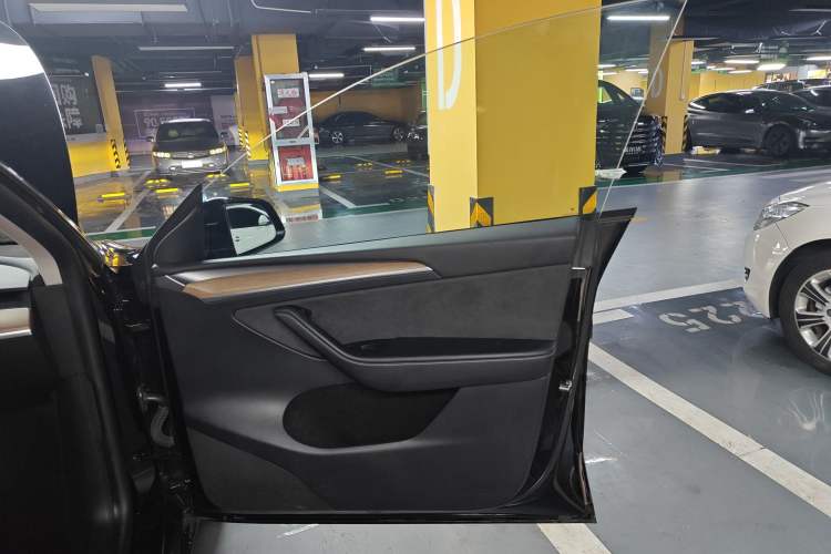 Used Tesla Model Y 2022 Rear-Wheel-Drive Version
