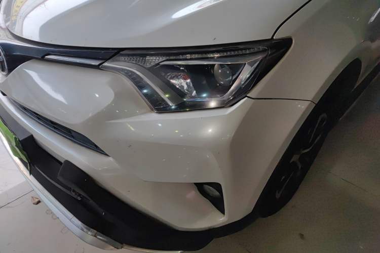 Used Toyota RAV4 2016 2.0L CVT Two-Wheel Drive Fashion Edition China V Standard
