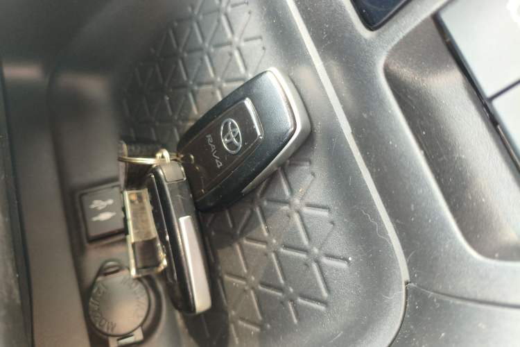 Used Toyota RAV4 2020 2.0L CVT Two-Wheel Drive Fashion PLUS Edition
