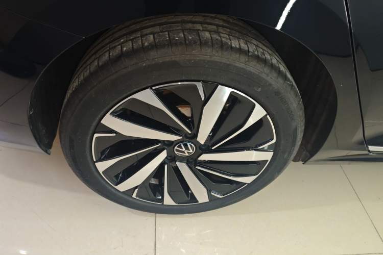 Used Volkswagen Passat 2025 Outstanding Model 330TSI Elite Edition
