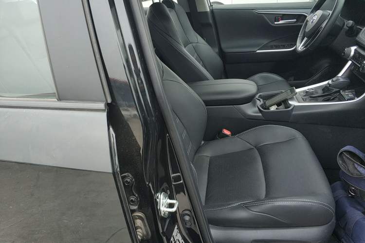 Used Toyota Wildlander 2023 Dual-Motor 2.5L E-CVT Four-Wheel Drive Prestige Edition
