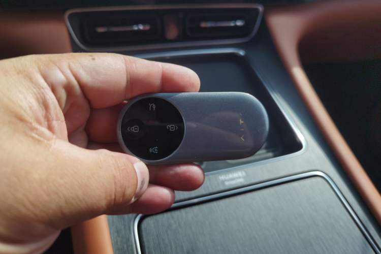 Used Hima AITO M8 2025 Extended-Range Ultra Version 53.4 kWh 6-Seater Edition
